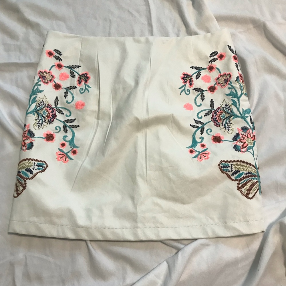 Floral Butterfly Pattern White Leather Mini Skirt